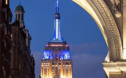Empire State Building подсветят цветами украинского флага