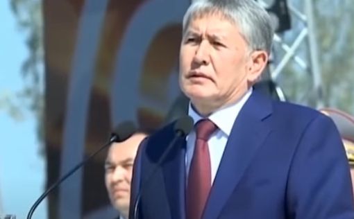 Видео: толпа спецназовцев задержала экс-президента Киргизии
