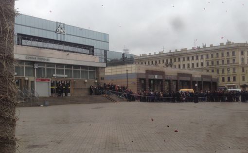 СМИ: На "Площади Восстания" нашли неразорвавшуюся бомбу