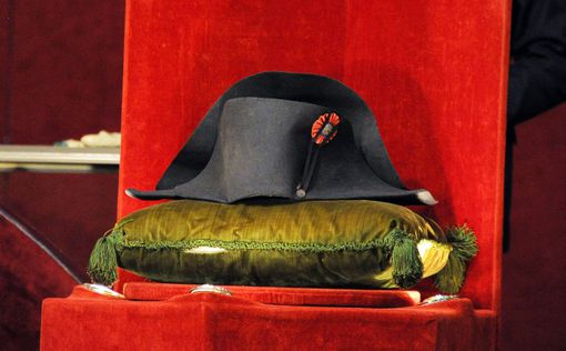 Шляпа Наполеона ушла с молотка за 1,9 млн евро