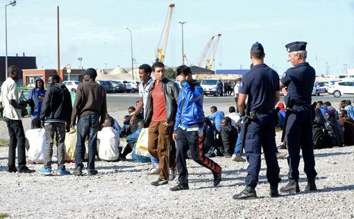 Великобритания: в порту в контейнере прибыли мигранты