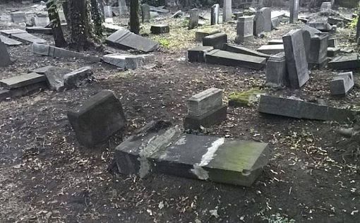В Польше вандалы вновь атаковали еврейское кладбище