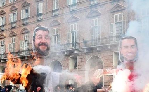 Итальянские студенты организовали массовую акцию протеста