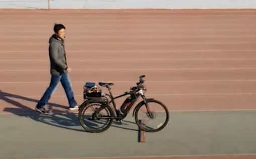 В Китае создали велосипед с автопилотом