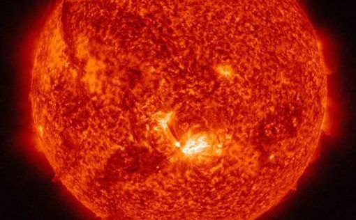 Телескоп NASA сфотографировал новую вспышку на Солнце
