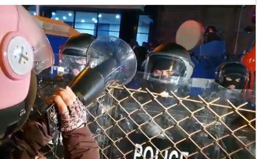 Протесты в Грузии: в Тбилиси людей разгоняли водометами