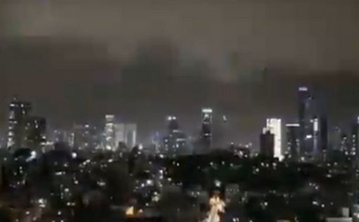 Молния ударила столб, в Тель-Авиве остались без света