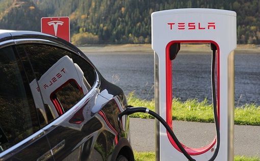 В Канаде Tesla на автопилоте сбегала от полиции