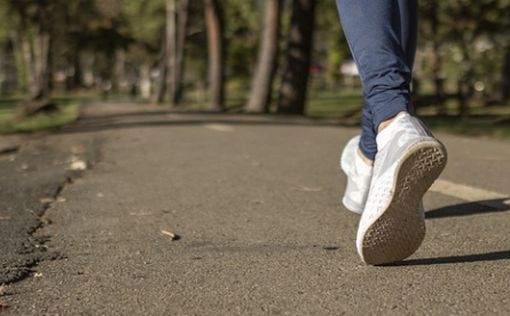 Точность более 70%: темп ходьбы предсказывает риск смерти