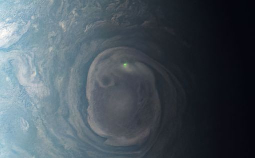 Миссия NASA засняла молнию на Юпитере | Фото: NASA