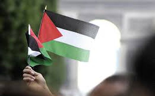 Палестинские флаги возле Университета Бен-Гуриона