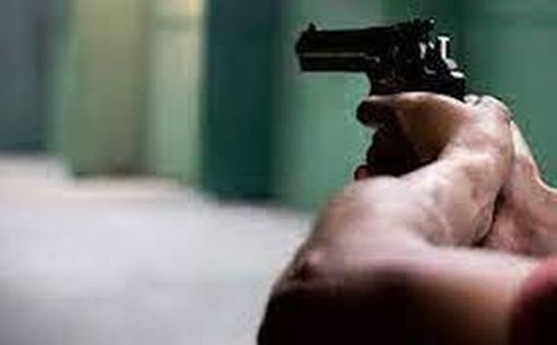 Застрелен мужчина, пытавшийся украсть пистолет у полицейского в Беэр-Шеве