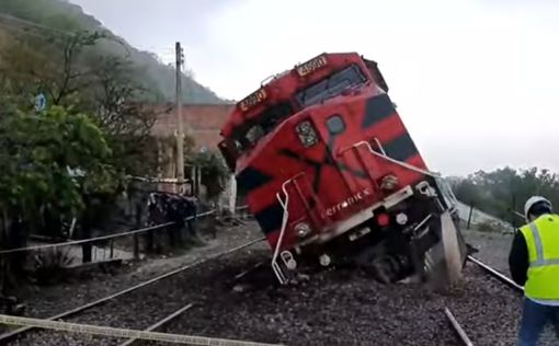 Трагедия в Мексике: поезд врезался в жилые дома