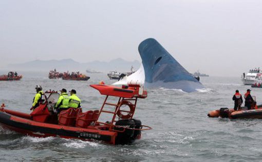 В Южной Корее затонул паром, на борту - более 300 школьников