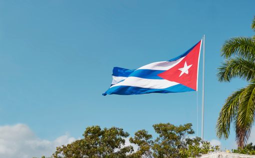 Кастро: Куба не откажется от коммунизма