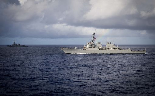 Столкновение эсминца ВМС США и торгового судна около Японии