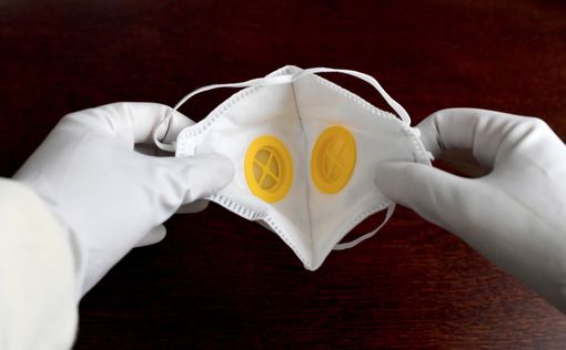 Израильский ученый изобрел самоочищающуюся защитную маску