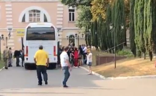 Обмен пленными: освобожденных украинцев отвезли в больницу