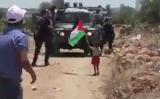 Араб провоцирует солдата МАГАВ убить своего сына. Видео
