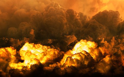 Момент взрыва на складе РФ попал на видео: "ад и паника"