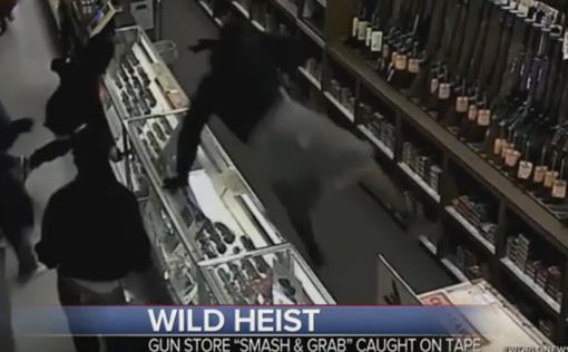 Минута и 11 секунд: ограбление магазина оружия в Хьюстоне