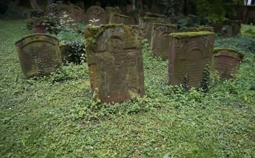 В Париже вандалы осквернили еврейское кладбище