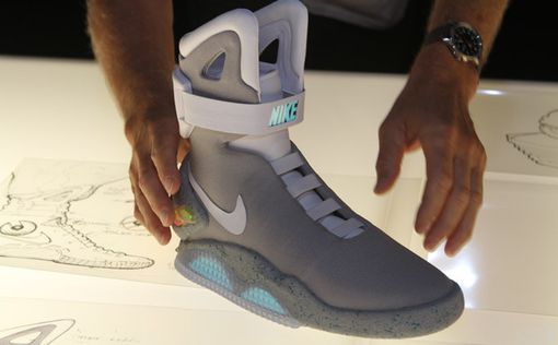 Nike выпустит кроссовки с автоматическими шнурками