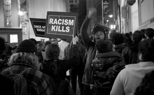 В США темнокожие протестующие подстрелили 2 полицейских