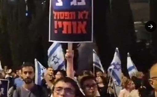 Наклейкам с восхвалением убийцы Рабина возле БАГАЦа дали объяснение