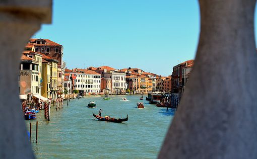 Венецианцы протестуют против тяжелой жизни в Венеции