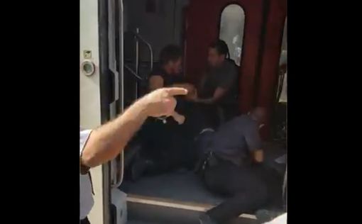 Видео: ЧП с буйным пассажиром на станции Бейт-Йешуа
