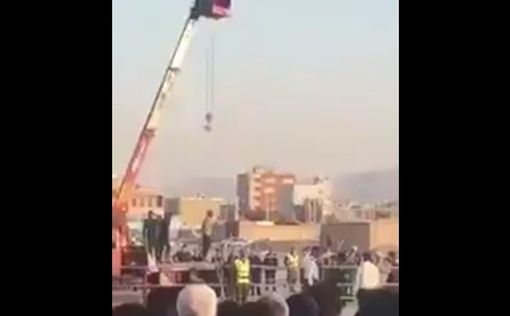 Иранца повесили в центре города на строительном кране