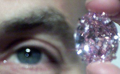 На аукционе выставят самый крупный розовый бриллиант