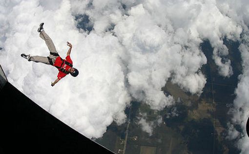 Американец прыгнет из самолета без парашюта