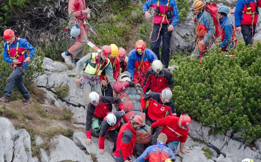 Раненого спелеолога в Альпах подняли из пещеры