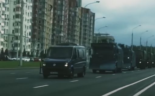 В центр Минска стянули БТРы и силовиков