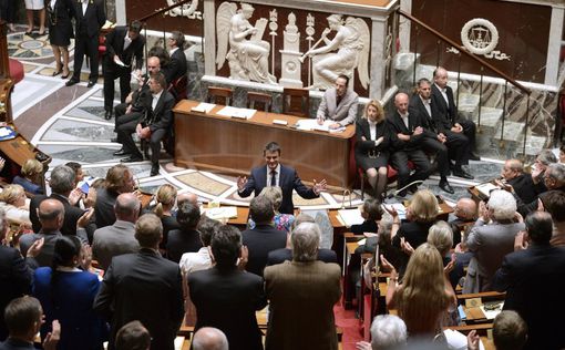 Парламент Франции проголосует о доверии к правительству