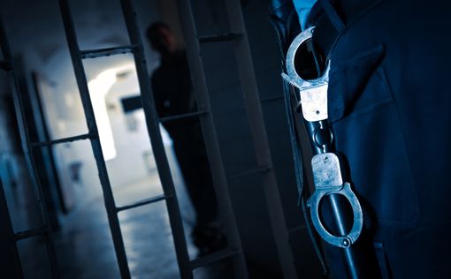Капитана-тюремщика обвиняют в изнасиловании заключенного