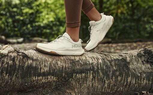 Праздничные скидки на коллекцию белых кроссовок от HOKA – от 20% до 33%!