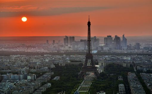 Париж хотят объявить зоной максимальной опасности