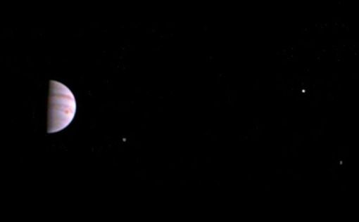 Зонд "Юнона" передал первый снимок Юпитера