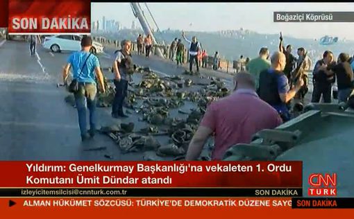 Стамбул: путчистов сбрасывают с моста через Босфор