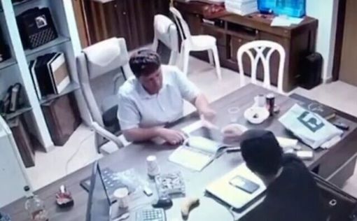 Мэр Петах-Тиквы попал на видео во время получения взятки