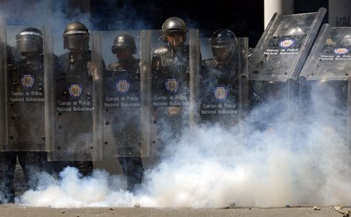 В Венесуэле разогнали протестующих