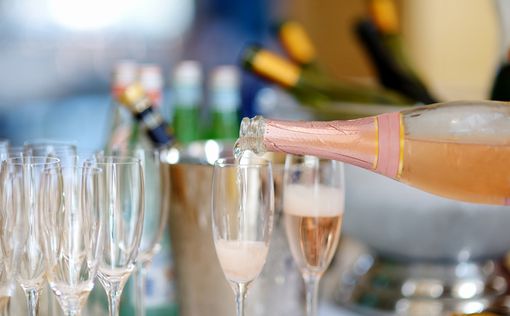 Диетологи рассказали, какое шампанское выбрать на Новый год
