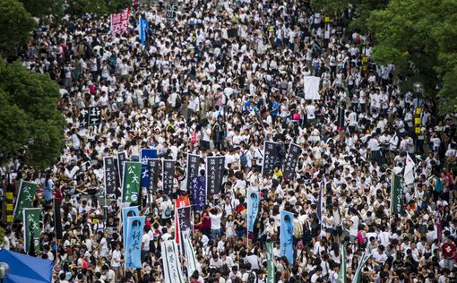 В Гонконге студенты провели многотысячный протест
