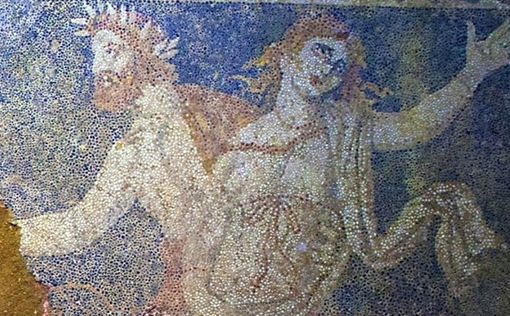 На севере Греции обнаружена в захоронении древняя мозаика
