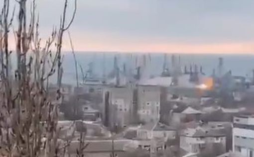 Видео: наносятся удары по порту в Бердянске