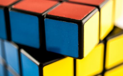 Новый рекорд по собиранию кубика Рубика – 0,8 секунды