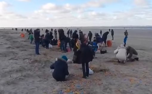 Германия: на пляж выбросило тысячи киндер-сюрпризов